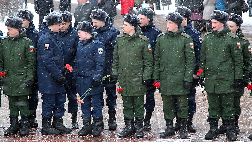 В траурном мероприятии приняли участие и сотрудники МЧС