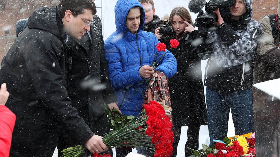 Губернатор Глеб Никитин одним из первых возложил цветы