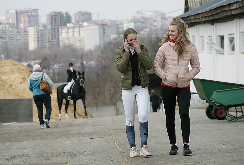 После заезда можно и поболтать о личном