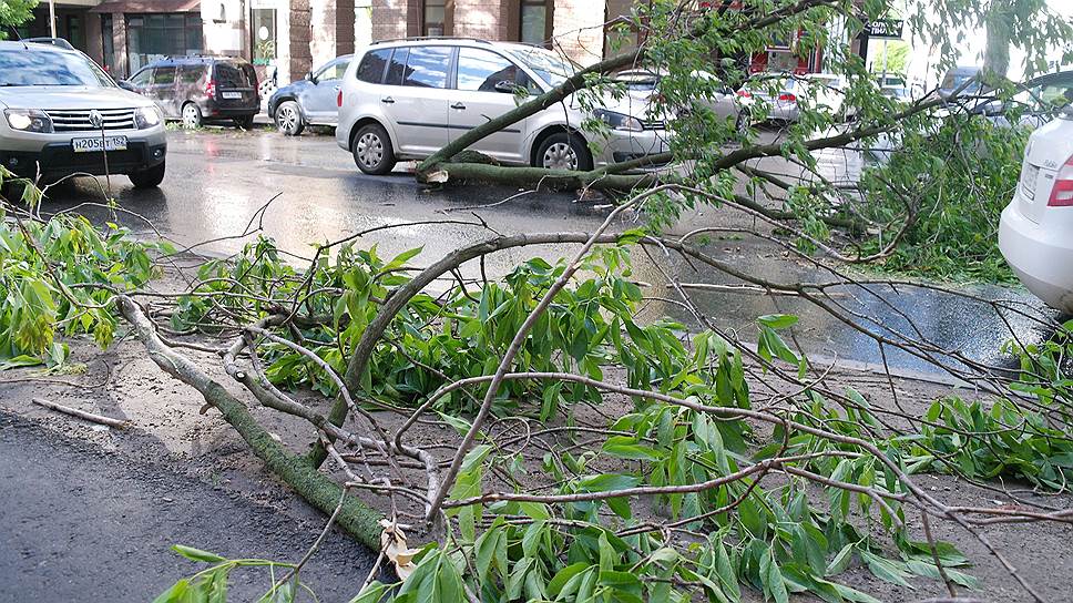 Движение по некоторым улицам удалось восстановить лишь к вечеру