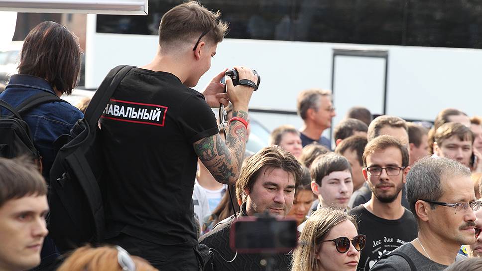 Фото и видео с митинга появляются в социальных сетях почти мгновенно