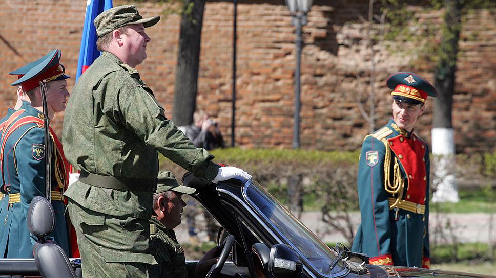 Шикарный лимузин с открытым верхом в армии, порой, важен не меньше, чем сотня танков