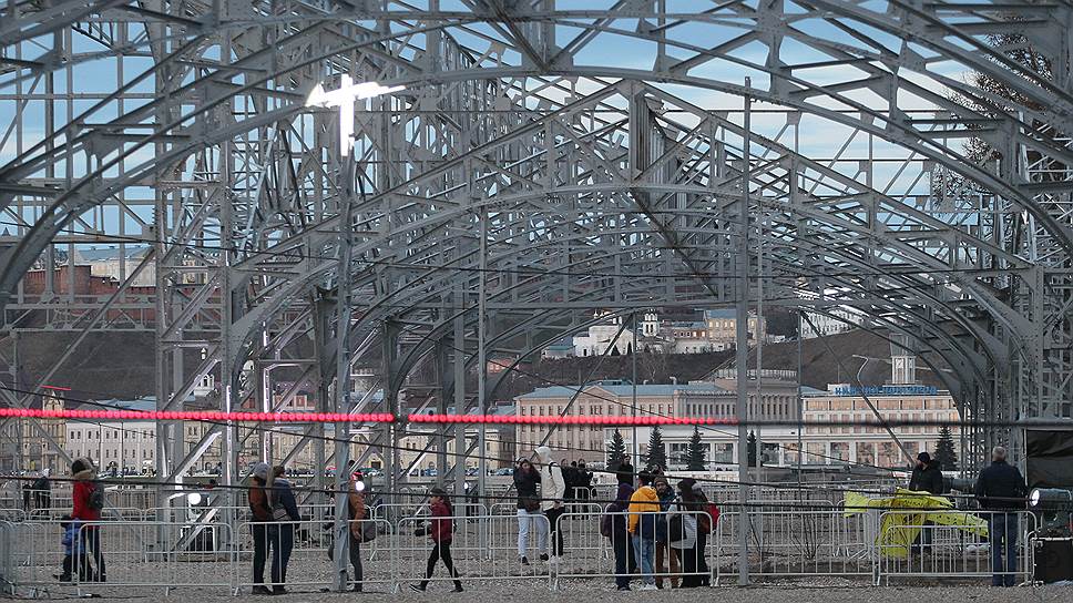 В сумерках старинные металлические &quot;заросли&quot; становятся еще загадочнее