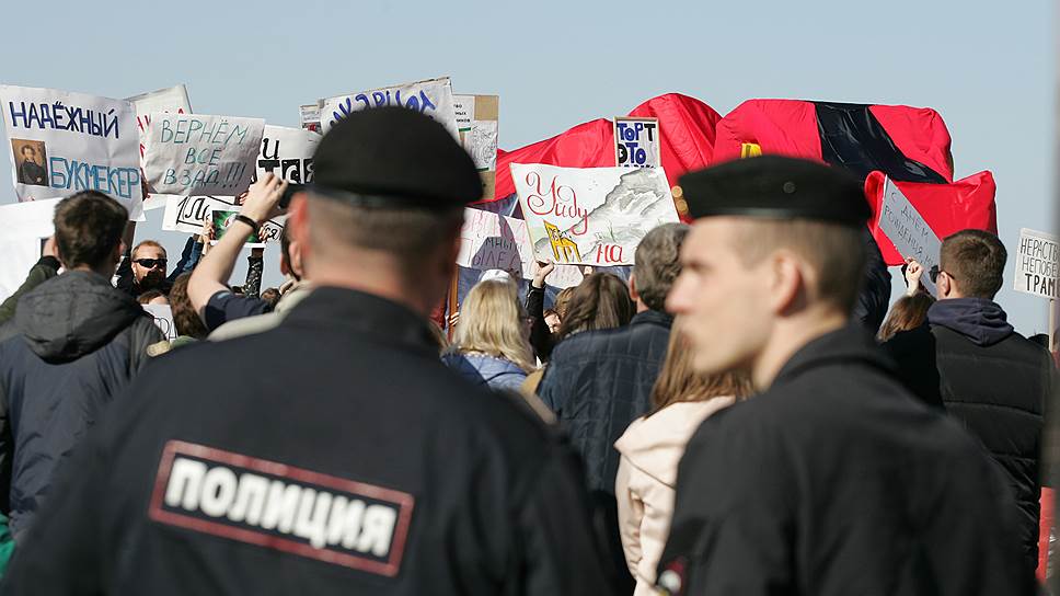 Полиция то и дело пересчитывала количество участников