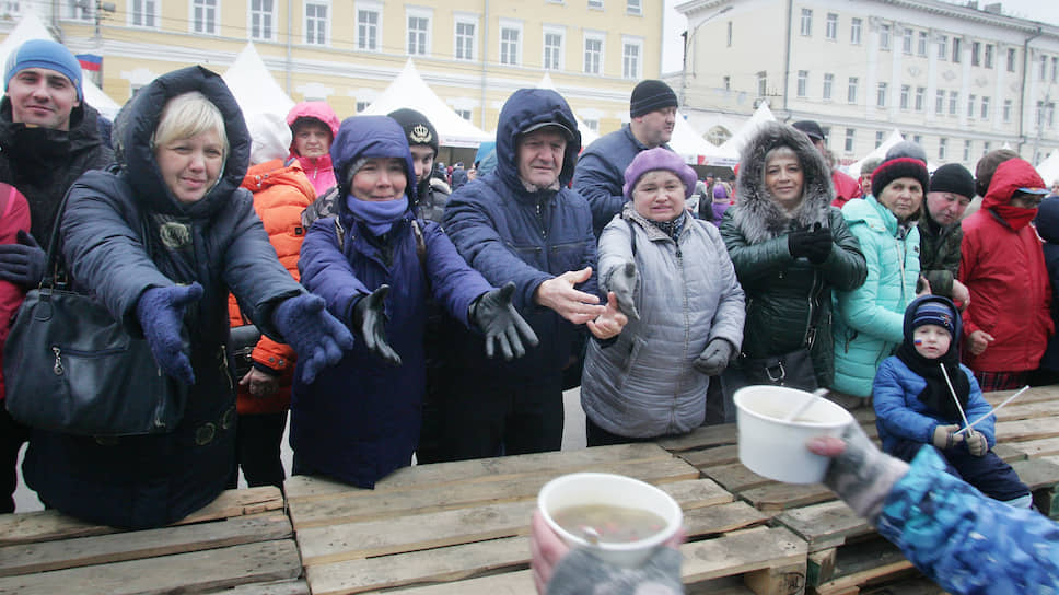 Вот он, конец многочасового ожидания бесплатного обеда!