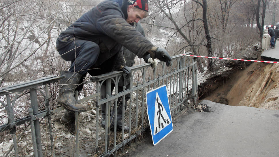 В апреле 2012 года из-за оползня провалился участок дорожного покрытия Зеленского съезда. Работы по ликвидации последствий происшествия растянулись на несколько месяцев, потому что склон пришлось бетонировать и провести целый комплекс мероприятий по его укреплению