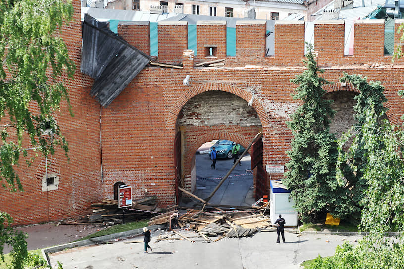 В 2012 году открылась восстановленная Зачатьевская башня нижегородского кремля. Таким образом по инициативе бывшего губернатора Валерия Шанцева замкнулось кольцо кремлевской стены. В мае 2018 года ураганом с нее сорвало кровлю. Теперь нижегородский кремль готовят к 800-летию города и начали новый этап реконструкции башен и стен