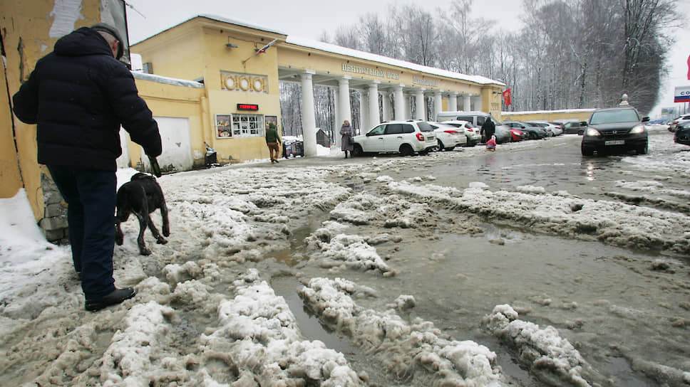 Подойти к парку в эту субботу было нелегко. Остается надежда, что в проекте реконструкции предусмотрена и новая ливневая канализация