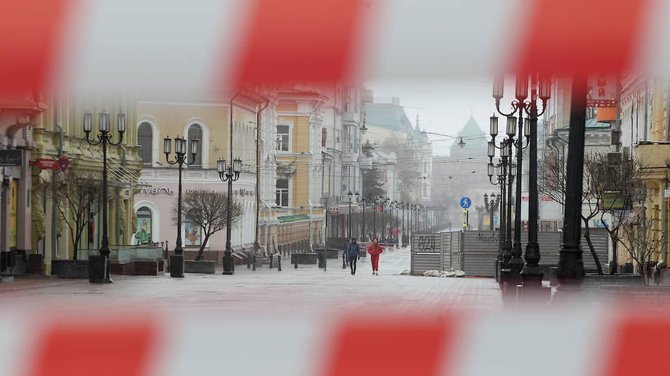 Сегодня ограждение установлено поперек улицы, и по гораздо менее приятному поводу