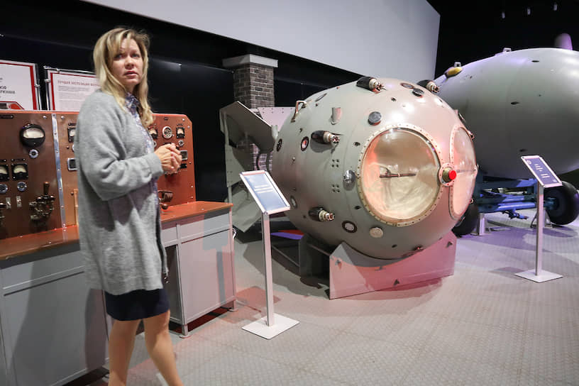 В музее РФЯЦ собрана коллекция ядерных бомб, которые стояли на вооружении Советского союза. На фото – первая советская атомная бомба РСД-1, испытанная в августе 1949 года на Семипалатинском полигоне в Казахстане