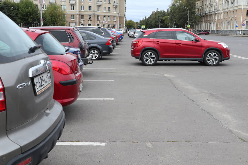 На улицах Сарова гораздо больше машин, чем людей. По статистике на 1000 человек здесь приходится больше 450 автомобилей, для сравнения в Нижнем Новгороде – больше 350