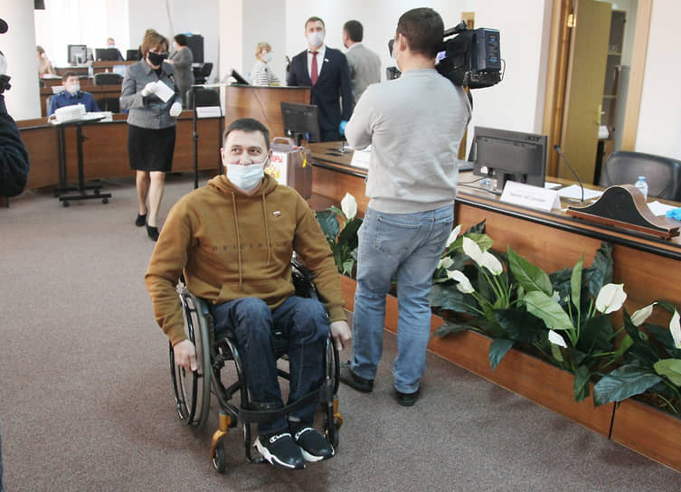 Депутат Роман Пономаренко только что исполнил избирательный долг