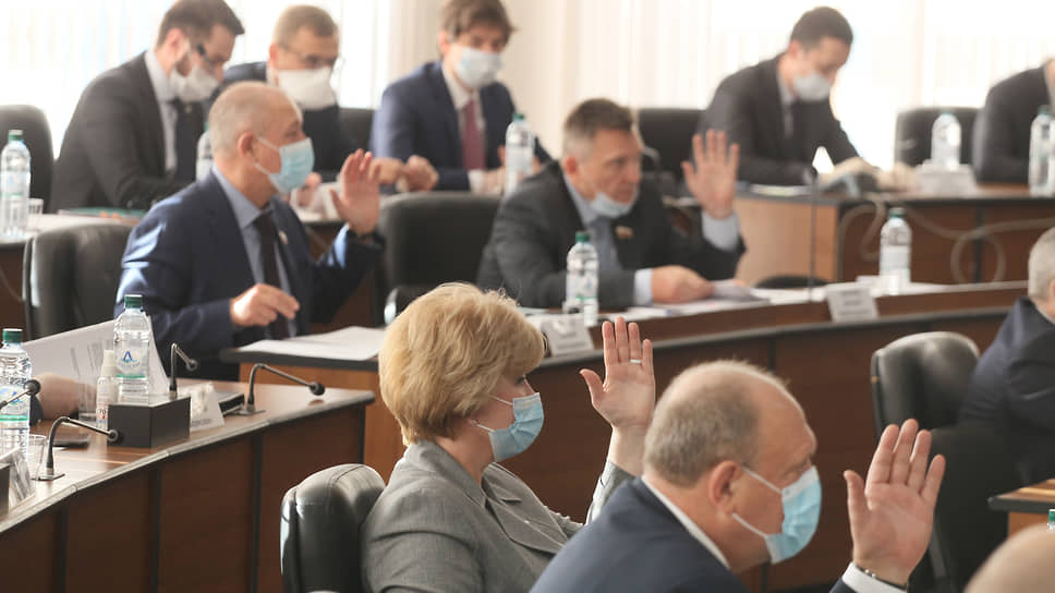 Депутаты единогласно голосуют за почетную отставку Евгения Лебедева