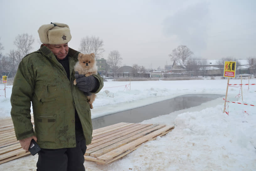 Утром некоторые нижегородцы решили приобщить к купанию домашних животных...