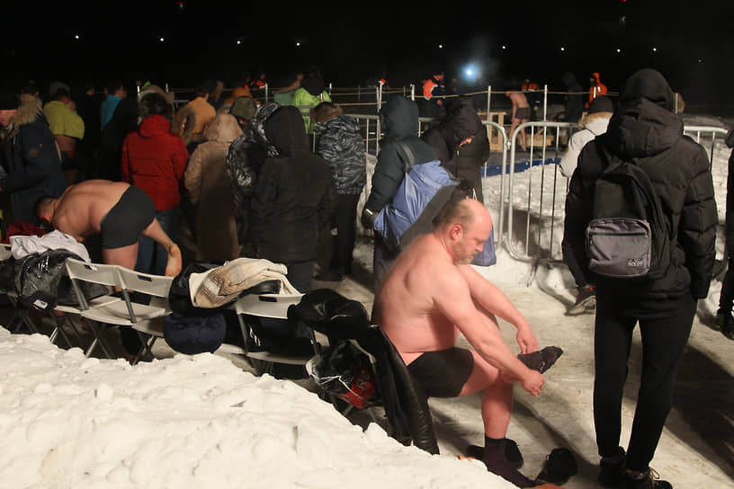 Переодевания на улице в -30 нижегородцев не смущали