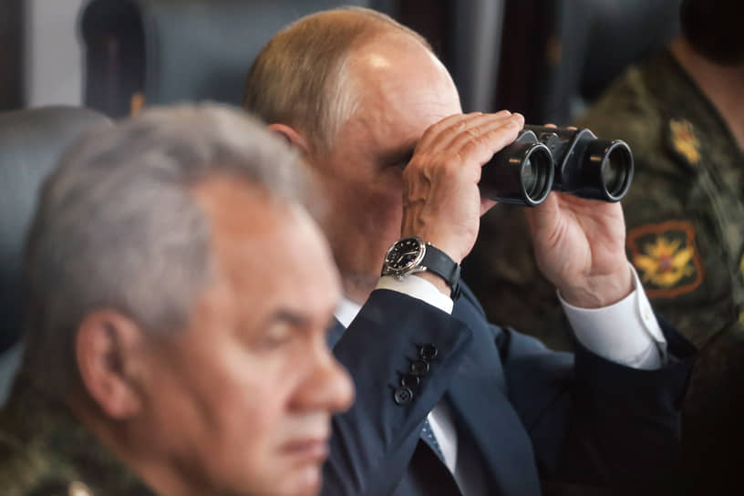 За закрытием военных учений в Мулино наблюдали президент Владимир Путин и министр обороны Сергей Шойгу
