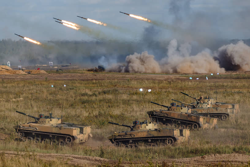 В общей сложности в учениях двух стран были задействованы 290 танков