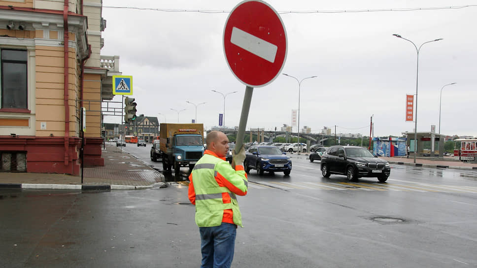 Подобраться на автомобиле можно далеко не к любому месту: в городах &quot;кирпичи&quot;, запрещающие проезд, натыканы в самых неожиданных местах