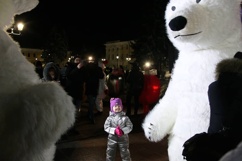 Без полярных медведей, подозрительно напоминающих одну политическую партию, парад не обошелся