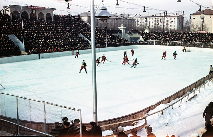 Со временем появился собственный стадион, много лет остававшийся открытым и работавший только зимой
