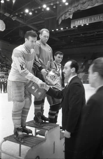 В марте 1961 года «Торпедо» завоевало серебро Чемпионата СССР. Тогда впервые в истории этого турнира комплект медалей достался клубу за пределами столицы