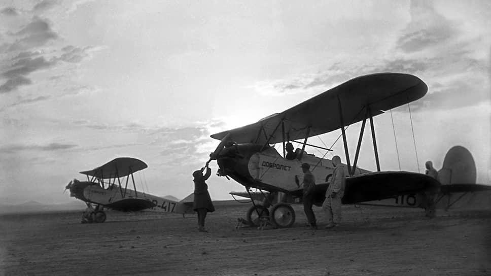 Начав работать 1 февраля 1932 года, завод выпускал только бипланы И-3, Р-5 и К-5. В те годы отсутствие второй пары крыльев воспринималось даже самыми смелыми конструкторами, как полное отсутствие аэродинамических поверхностей