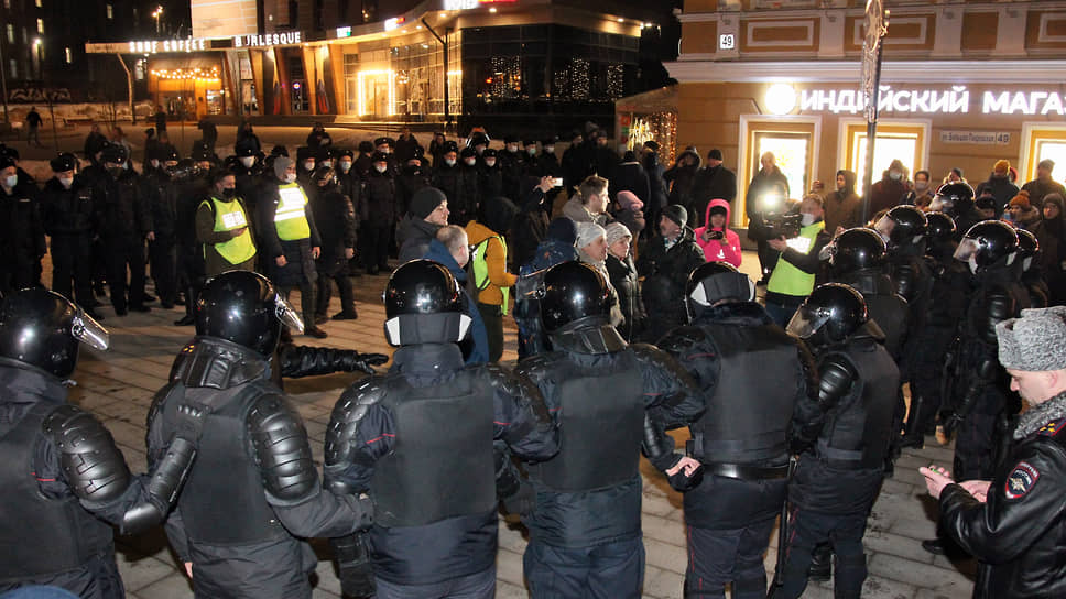 Мощь государства на митингах протеста заметна издалека