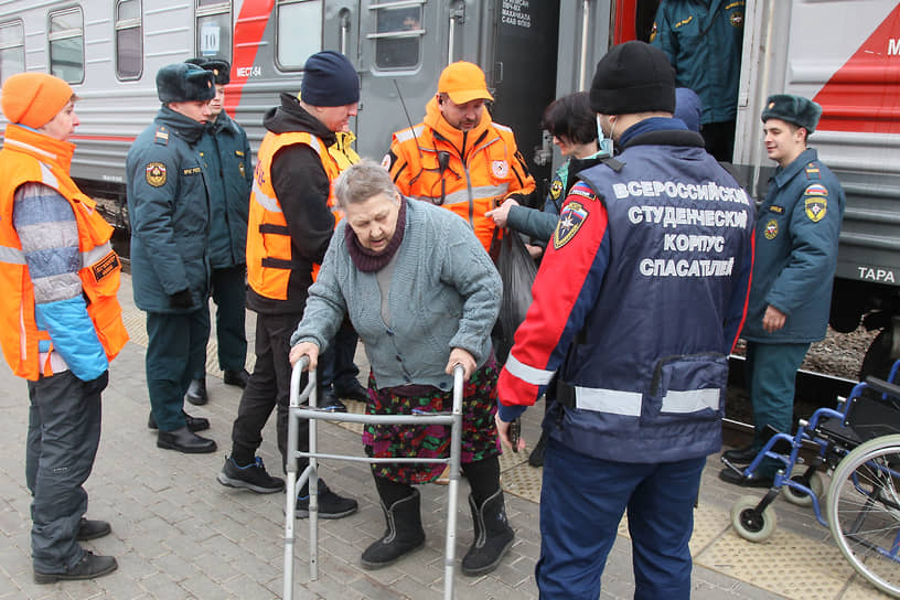 В поезде прибыли более 400 жителей Мариуполя, Николаева и других городов юга Украины
