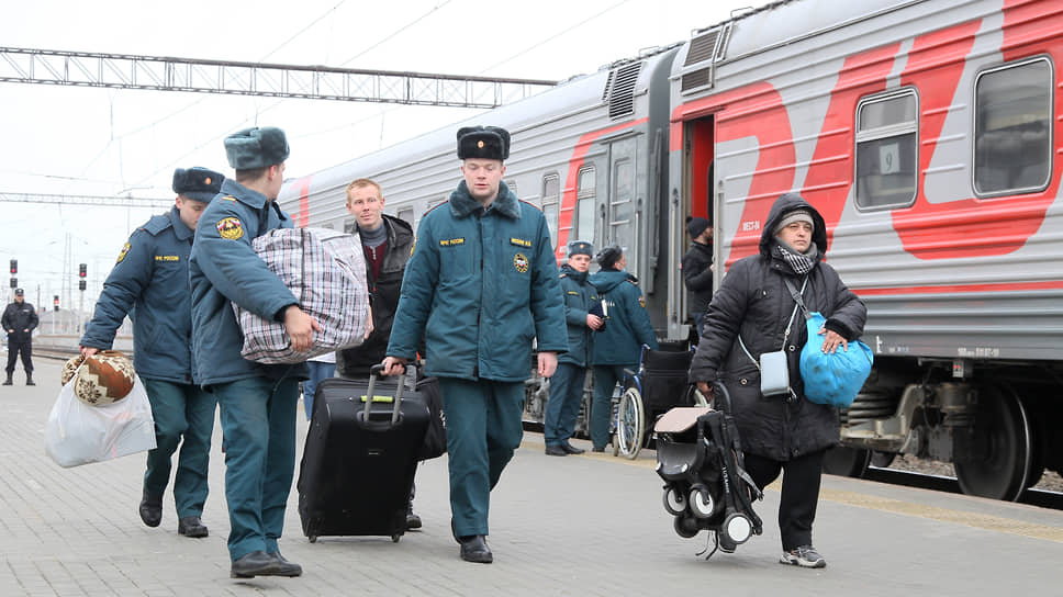 Ранним субботним утром жизнь Московского вокзала утратила привычный спокойный ритм, встречая эвакуационный поезд из Таганрога