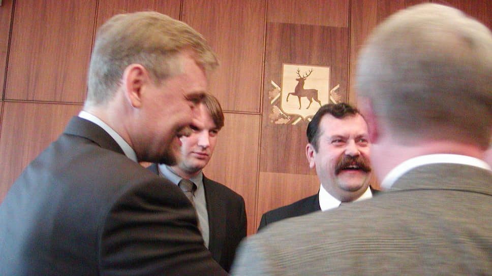Несмотря на аннулирование победы Климентьева в выборах, назначение Горина мэром было невозможно. На осень 1998 года были назначены перевыборы, а исполнять обязанности главы Нижнего Новгорода стал Александр Мелешкин (на снимке справа)