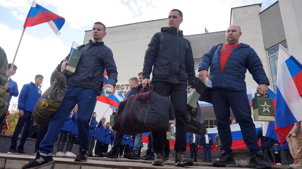 Очередная партия мобилизованных отправилась из Дзержинска на учения для участия в военной спецоперации