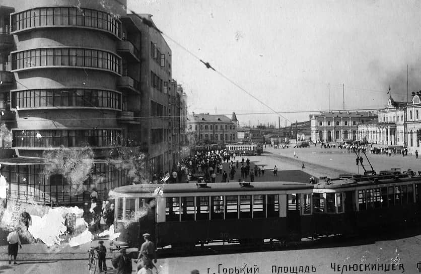Площадь Революции (бывшая площадь Челюскинцев). 1930-е годы