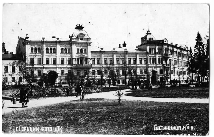 Гостиница на Театральной площади. 1930-е годы