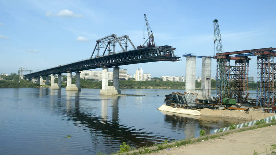 В августе 2008 года мостовая ферма вплотную приблизилась к правому берегу Оки