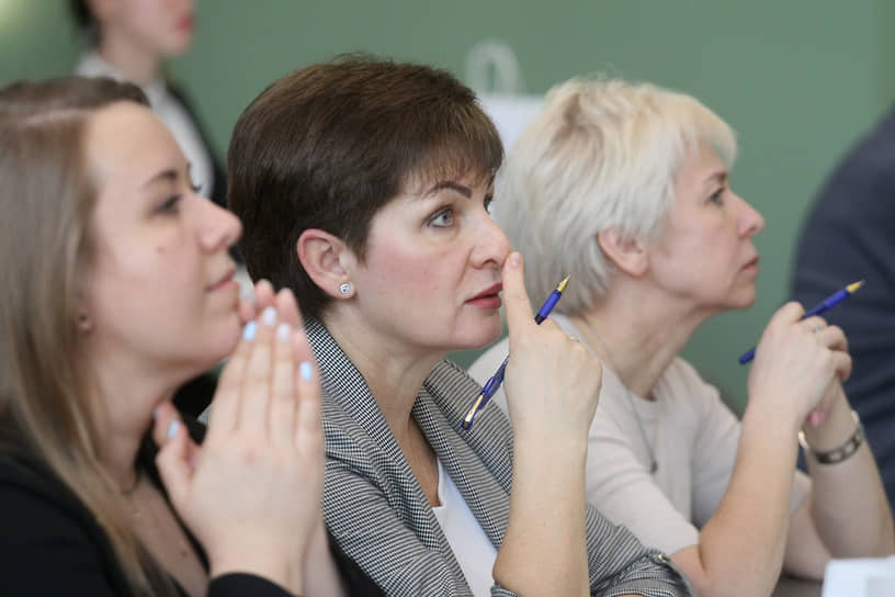 Знание родного языка пришли проверить редакторы с многолетним стажем Ирина Александрова (в центре) и Юлия Капитанова (справа)