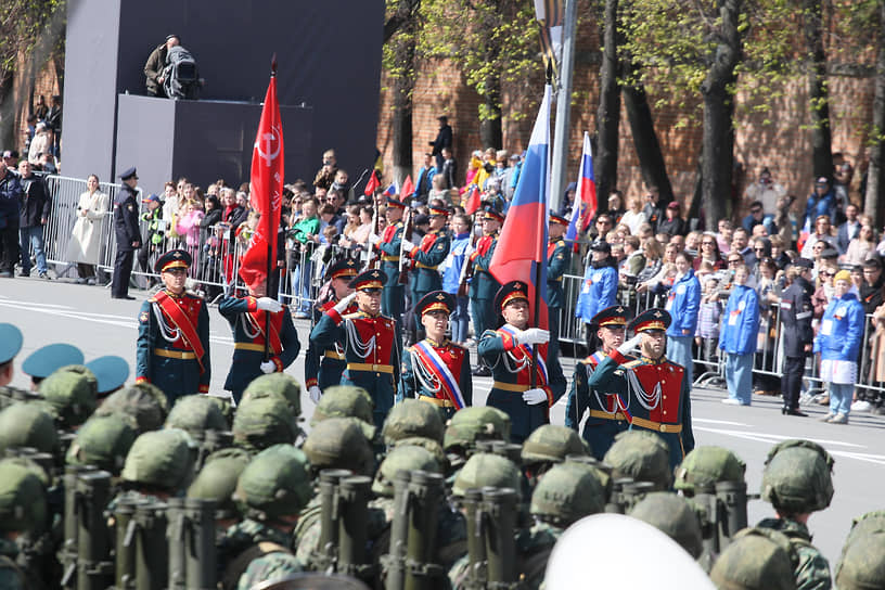 Военный парад в честь 78-й годовщины победы состоялся на площади Минина