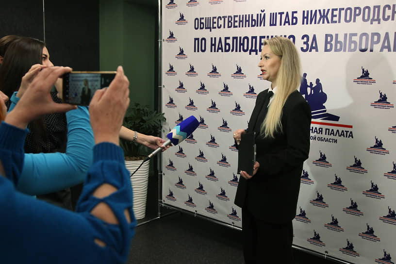 Председатель избирательной комиссии Нижегородской области Маргарита Красилевская рассказывает журналистам о ходе выборов