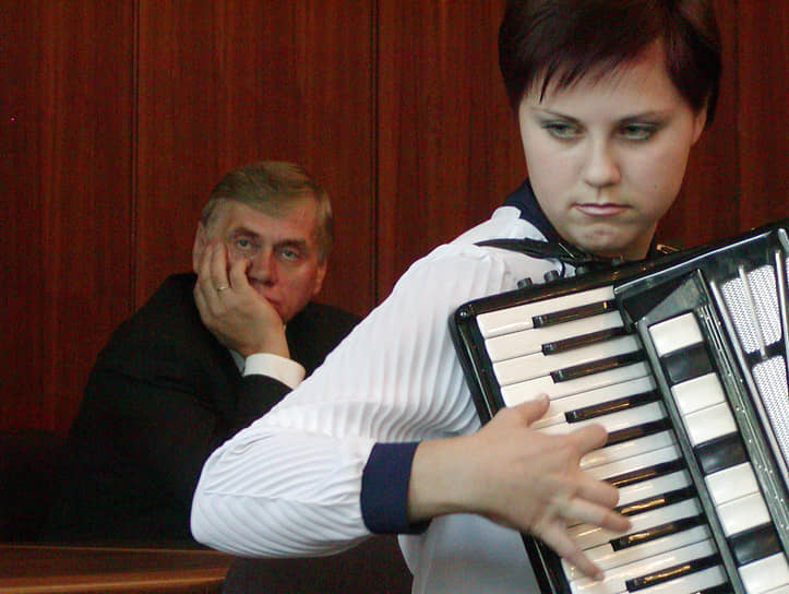 Сентябрь 2002 года. Мэр Нижнего Новгорода Юрий Лебедев во время концерта в зале заседаний