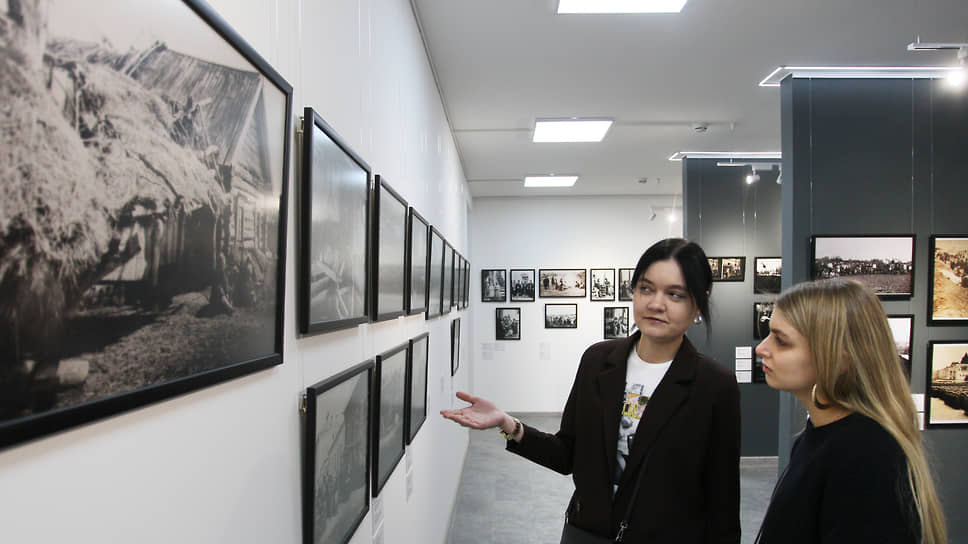 Посетители в Русском музее фотографии имени М. Дмитриева