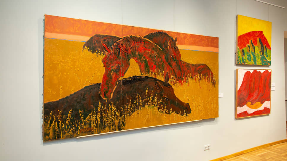 Экспозиция юбилейной выставки художника Константина Пьянова