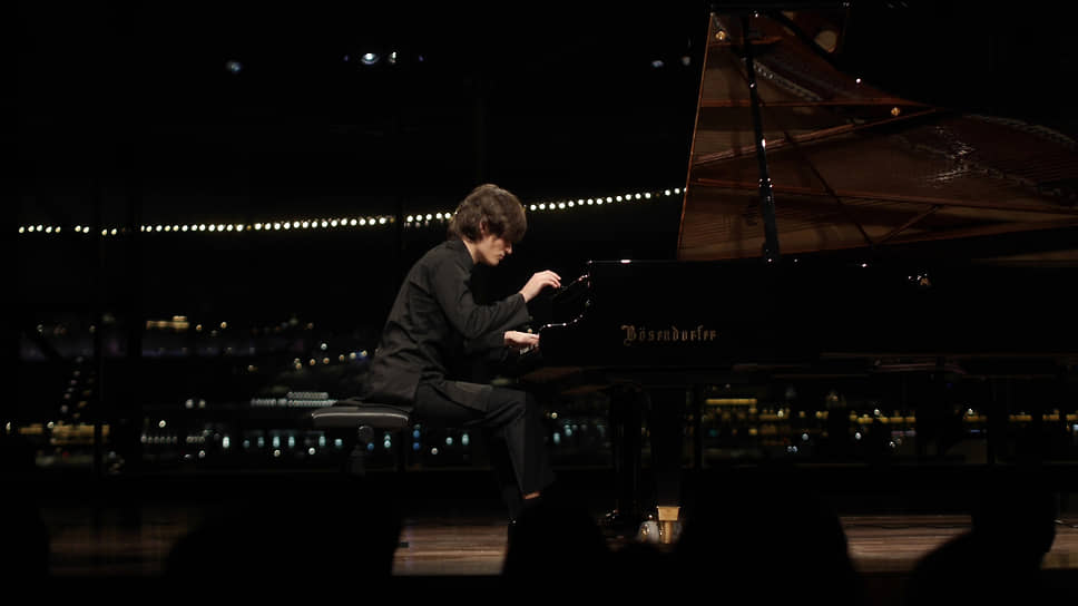 Пианист Илья Папоян во время выступления