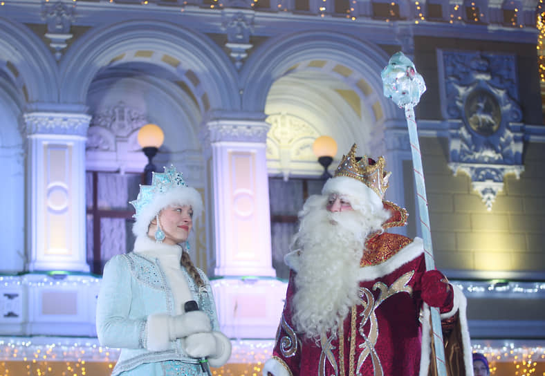 Дед Мороз и Снегурочка открывают новогодний фестиваль