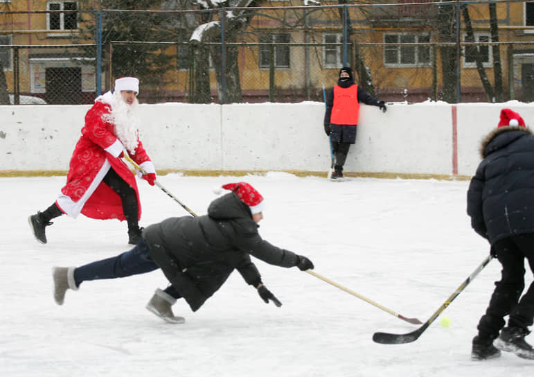 Районные соревнования «Лига Деда Мороза» по хоккею в валенках среди детских команд