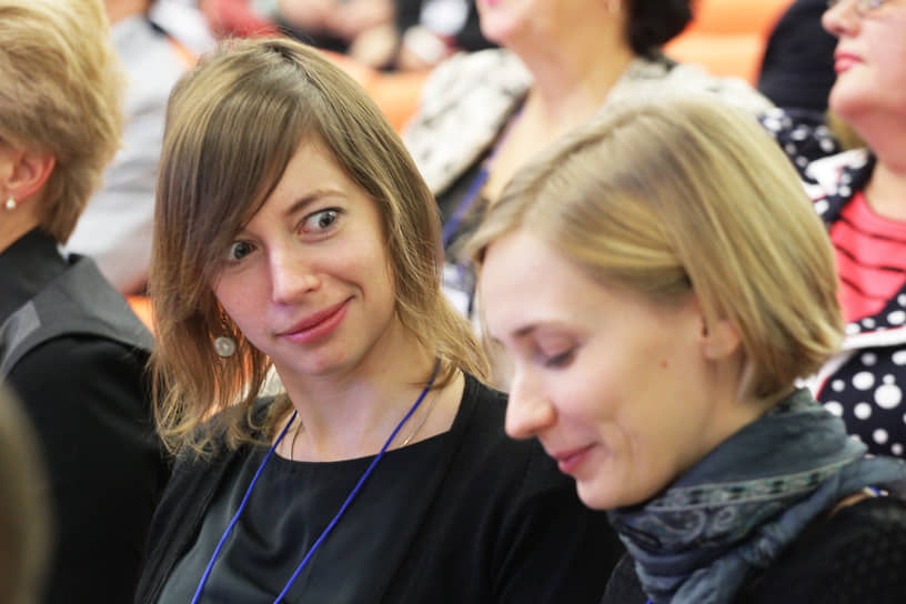 Бывший корреспондент «Коммерсантъ-Приволжье» Анна Павлова (слева) и шеф-редактор цветных приложений Татьяна Салахетдинова (справа) на пресс-конференции