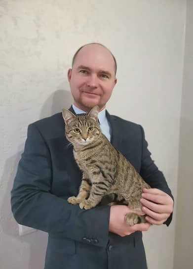 Руководитель комитета ветеринарии Нижегородской области Михаил Курюмов с котом Тимофеем