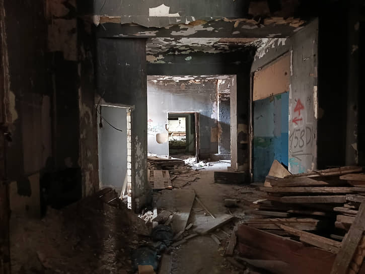 Разрушенные коридоры ДК Ленина