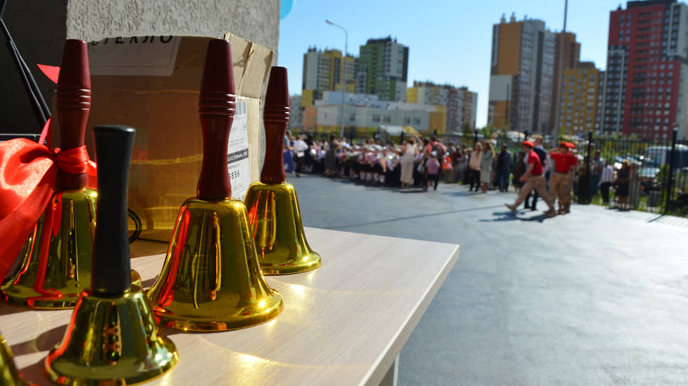 Колокольчики для первого звонка в новой нижегородской школе №188 в микрорайоне «Новая Кузнечиха»