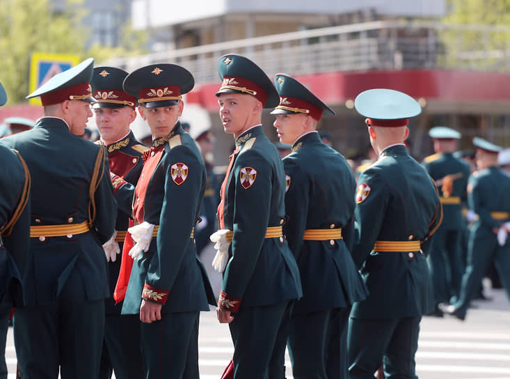 Построение участников парада