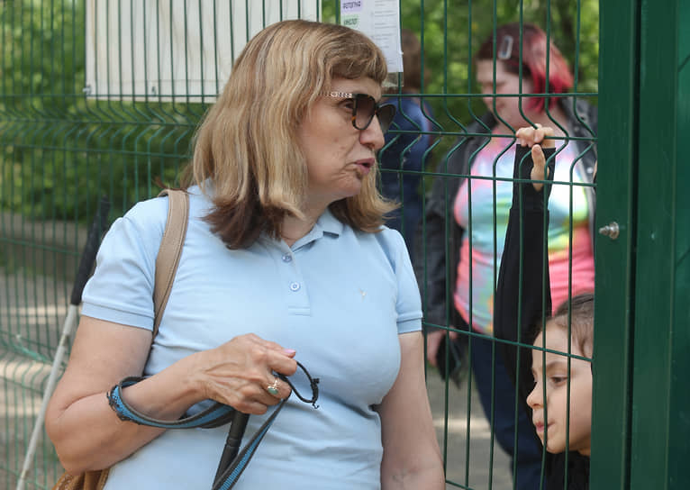 Председатель областного общества слепых Ирина Сумарокова во время соревнований