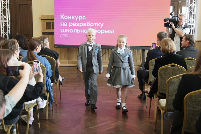 Первыми на «подиум» вышли младшеклассники